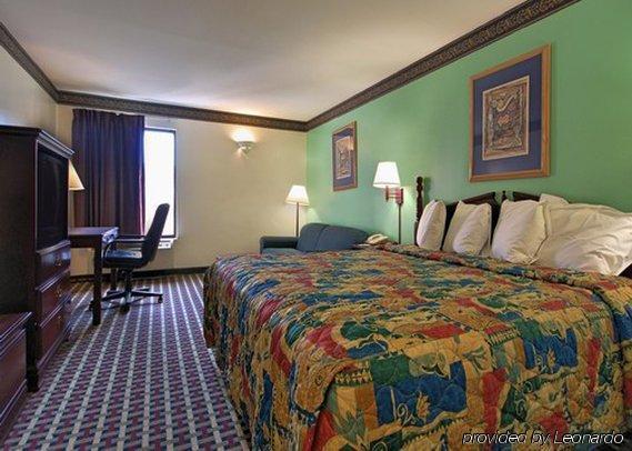 Econo Lodge Near Fort Gregg-Adams I-295 Hopewell Room photo